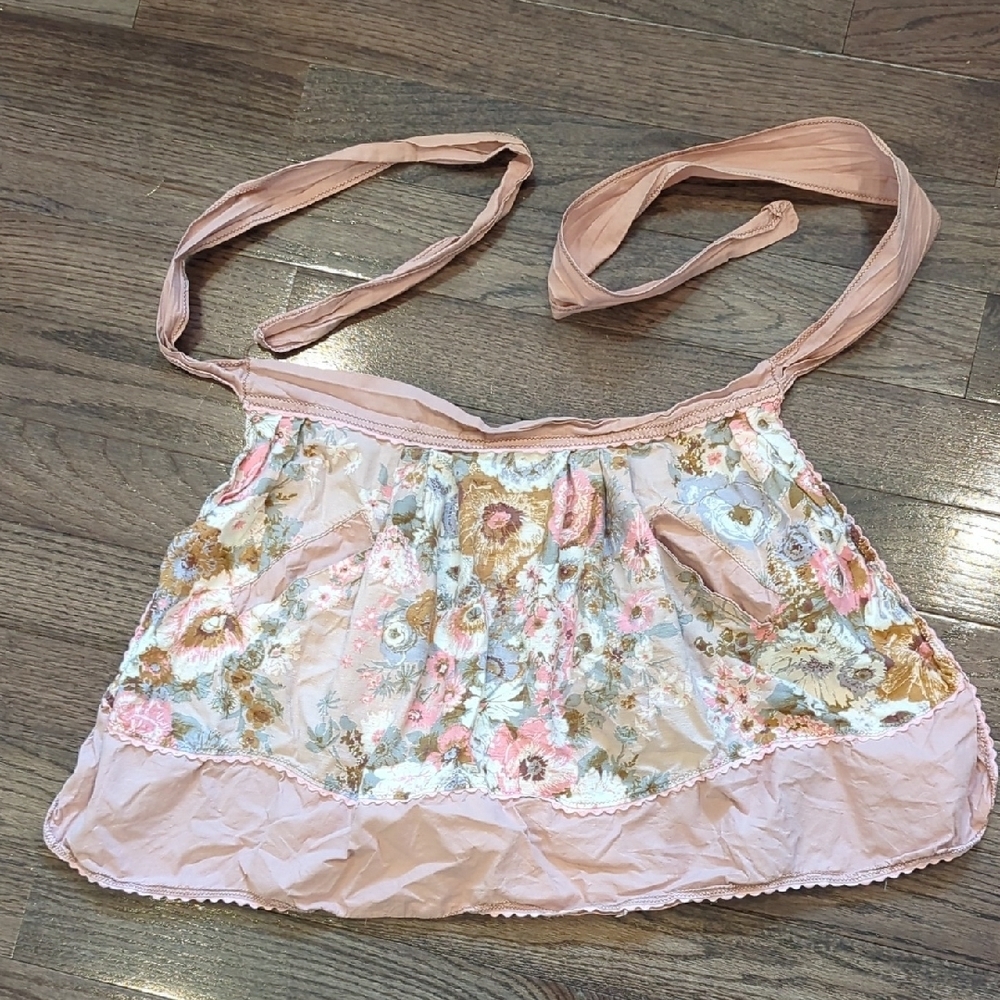Chic Floral‎ Embroidered Apron Top